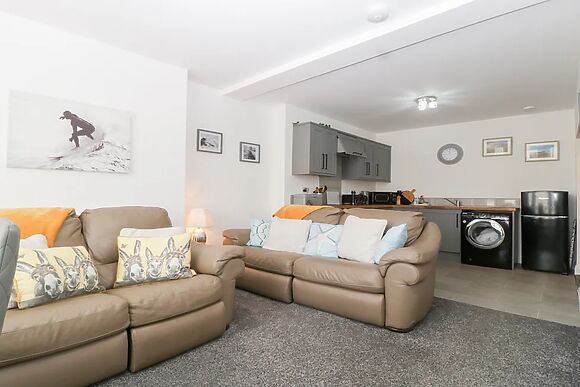 76a Mackworth Road