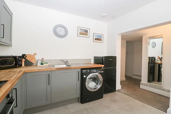 76a Mackworth Road
