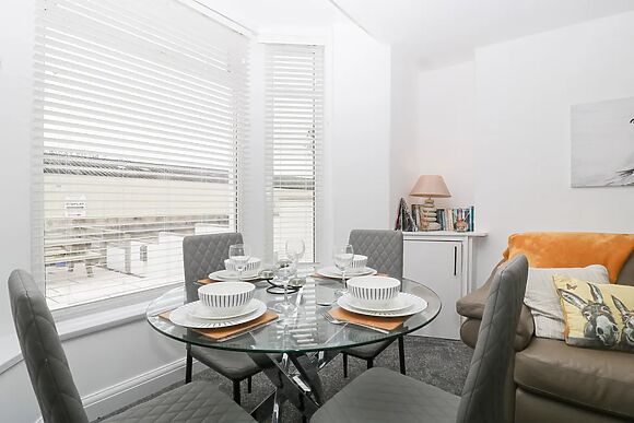 76a Mackworth Road