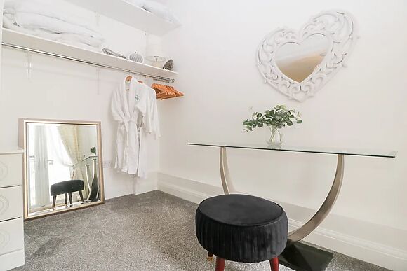 76a Mackworth Road