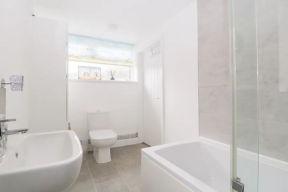 76a Mackworth Road