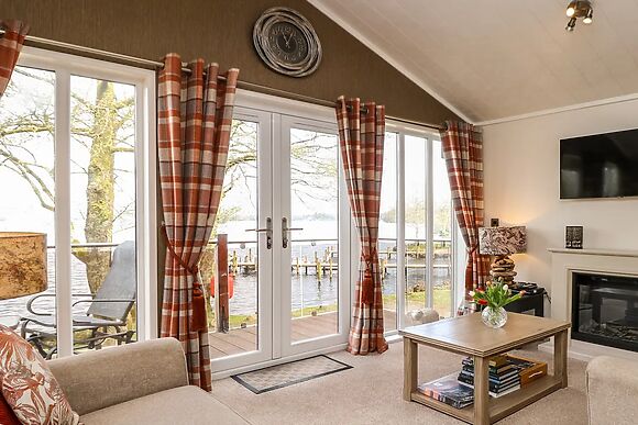 Shoreside Lodge