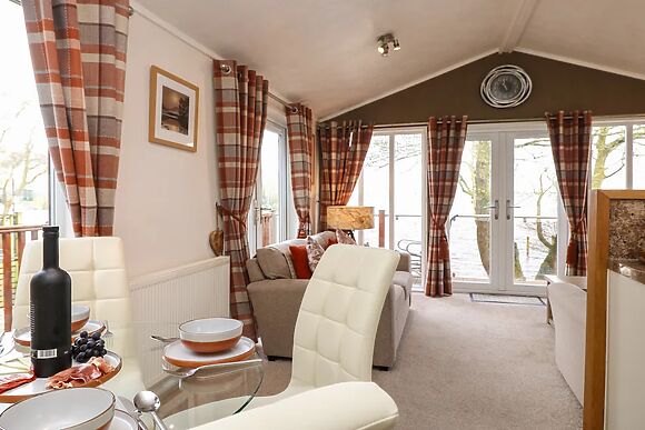 Shoreside Lodge
