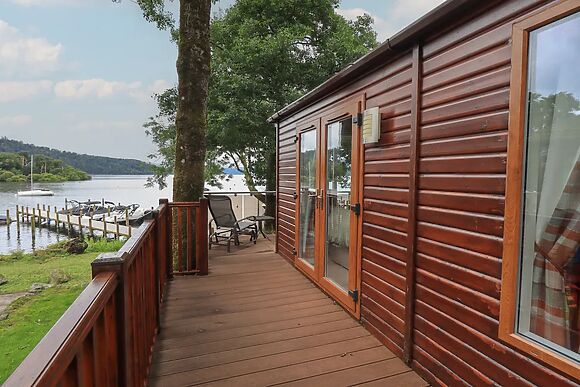 Shoreside Lodge