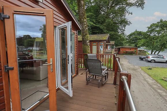 Shoreside Lodge
