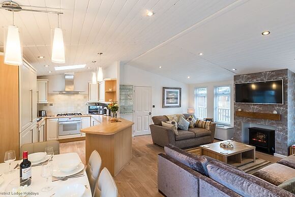 Broad Larch Lodge