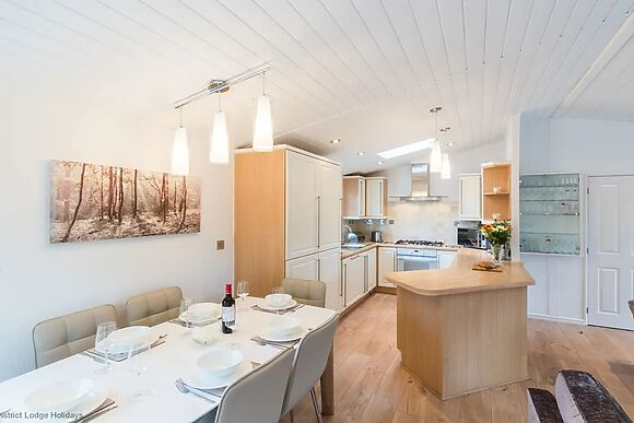 Broad Larch Lodge