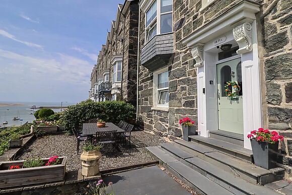 5 Porkington Terrace