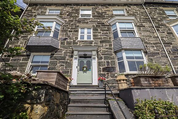 5 Porkington Terrace