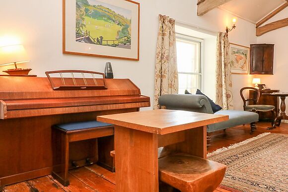 1 The Coach House