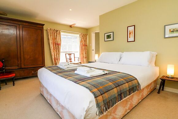 1 The Coach House