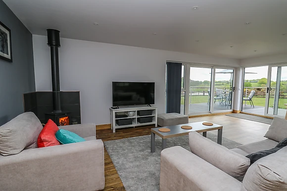 Llyn Cae Ty Nant Fishery Holiday Let