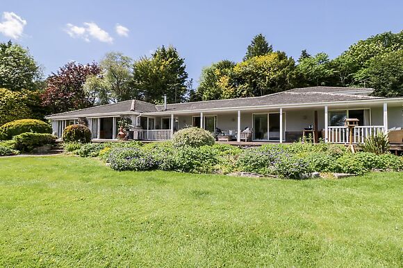 The River House. Avon Valley. Stonehenge (with Fishing)