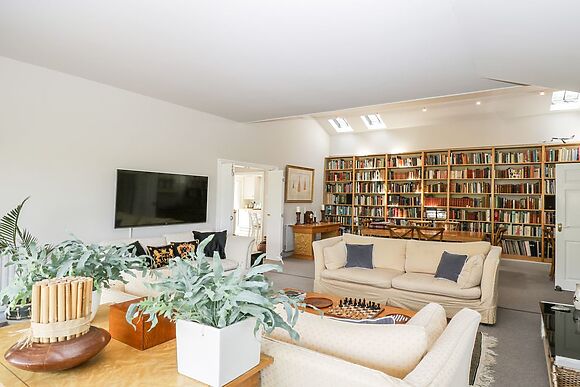 The River House. Avon Valley. Stonehenge (with Fishing)