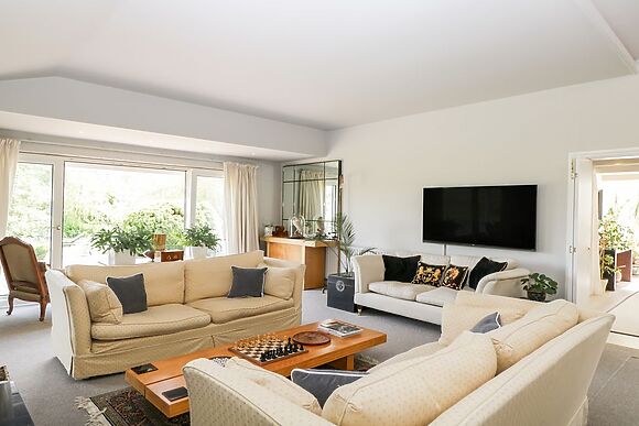 The River House. Avon Valley. Stonehenge (with Fishing)