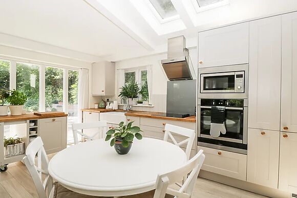 The River House. Avon Valley. Stonehenge (with Fishing)