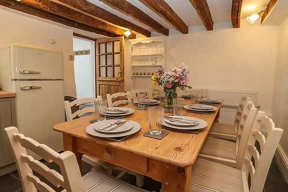 1 WhiteHouse Cottages