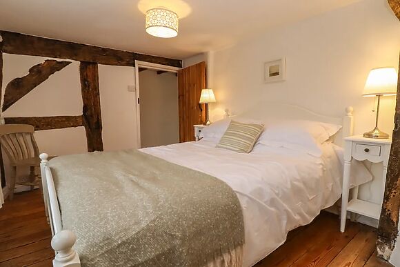 1 WhiteHouse Cottages