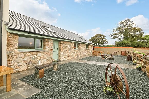 Y Felin (the Granary)