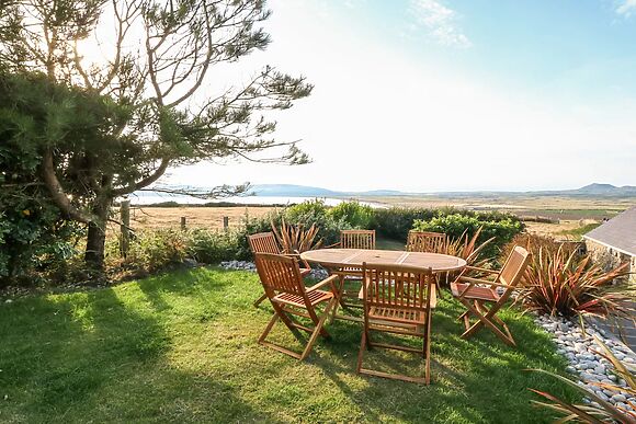 Sunstone Lodge (Garreg Haul Lodge)