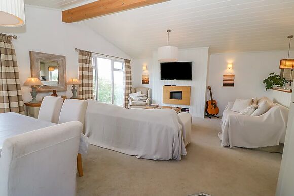 Sunstone Lodge (Garreg Haul Lodge)