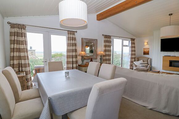 Sunstone Lodge (Garreg Haul Lodge)