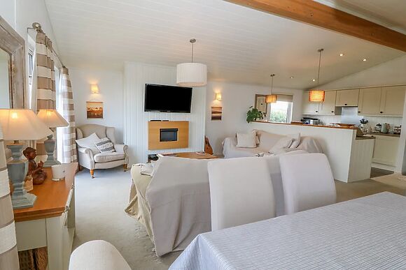 Sunstone Lodge (Garreg Haul Lodge)