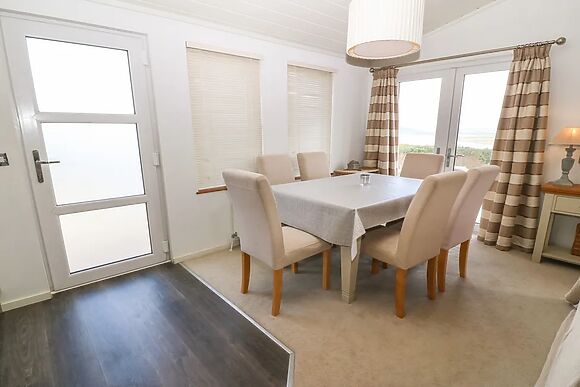 Sunstone Lodge (Garreg Haul Lodge)