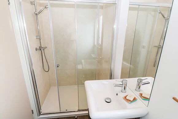 Sunstone Lodge (Garreg Haul Lodge)