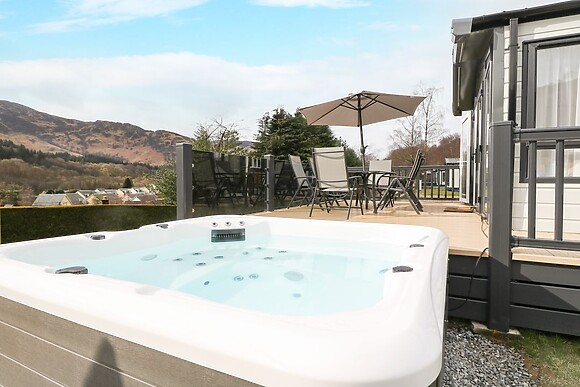Red Kite Lodge has a private hot tub looking out over the mountains at St Fillans
