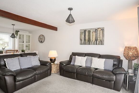 Bywyd Da (232 Cae Du)