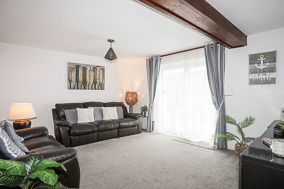 Bywyd Da (232 Cae Du)