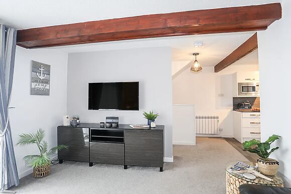 Bywyd Da (232 Cae Du)