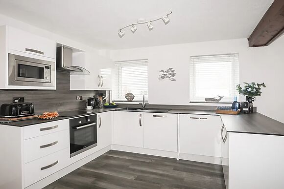 Bywyd Da (232 Cae Du)