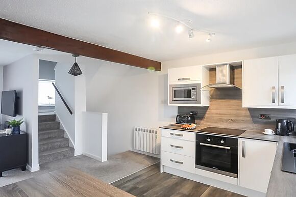 Bywyd Da (232 Cae Du)