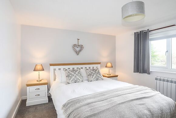 Bywyd Da (232 Cae Du)