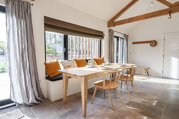 1 Caddaford Barns
