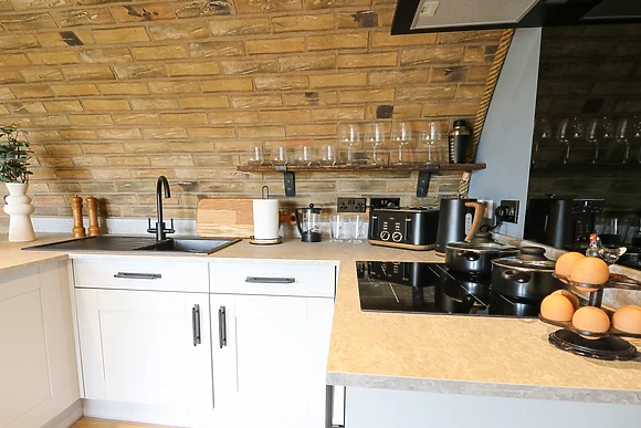 Derwen at Tan Y Wawr