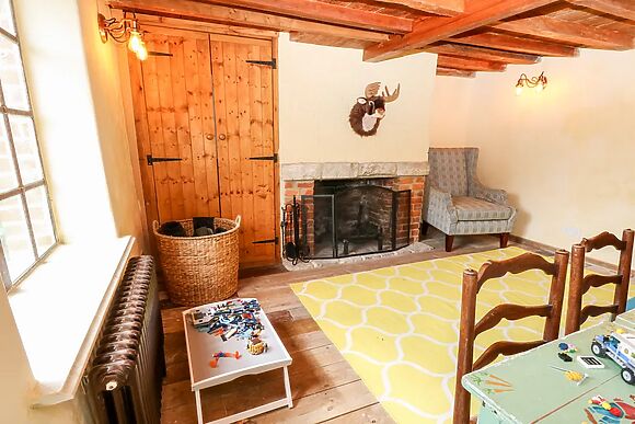 19 Clatterford Shute