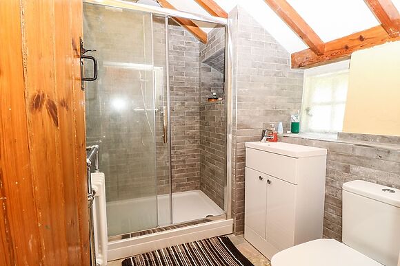 19 Clatterford Shute