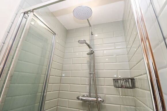 19 Clatterford Shute