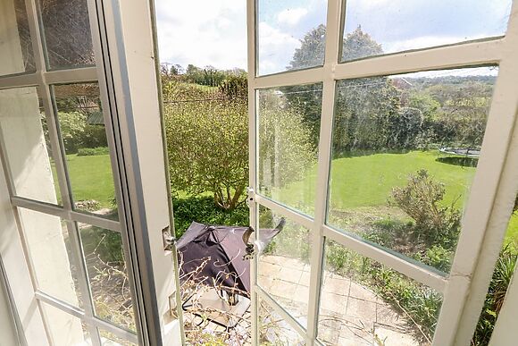 19 Clatterford Shute