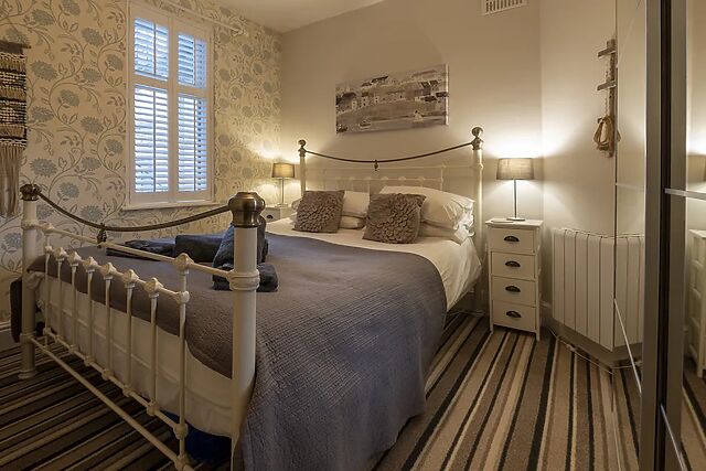 Harbour View - Flat 2 - Tudor House