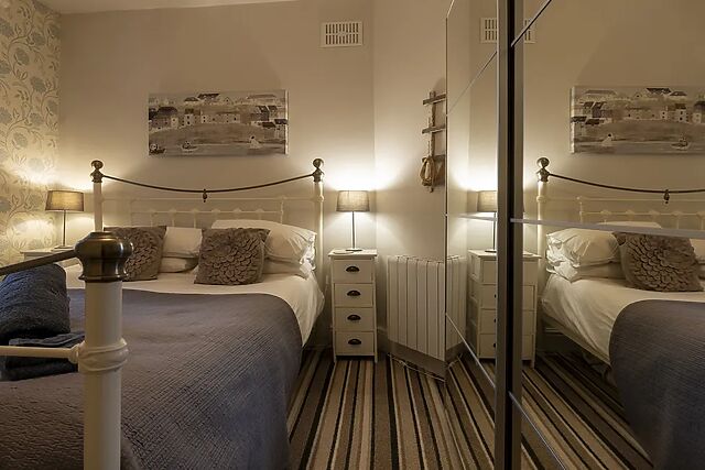 Harbour View - Flat 2 - Tudor House