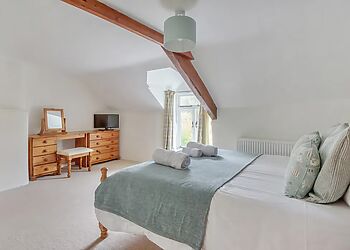 Middle Dean Farmhouse