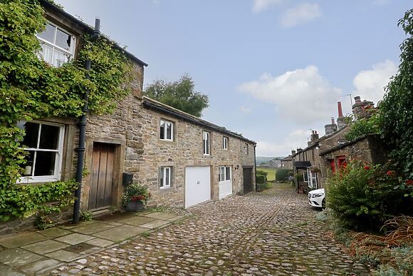 Darrowby Barn
