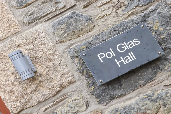 Pol Glas Hall