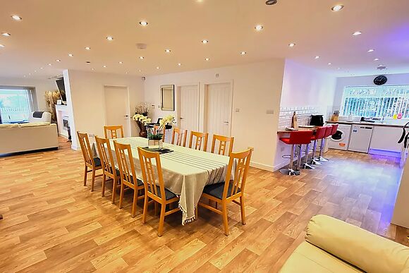 Top Of The Lane Luxury Holiday Apartment