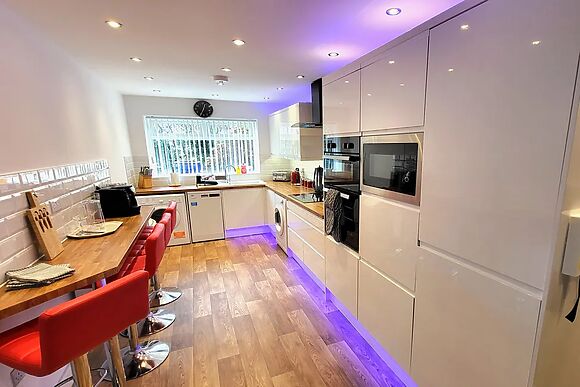 Top Of The Lane Luxury Holiday Apartment