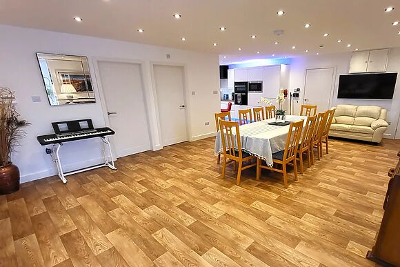 Top Of The Lane Luxury Holiday Apartment